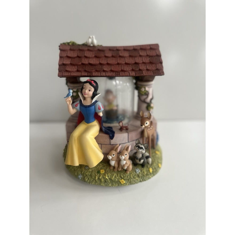 Disney‎ Store Snow White and Dopey Wishing Well Snow Globe